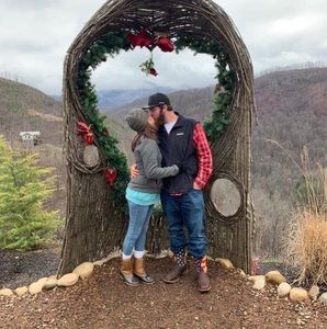 Meet your Posher, Cj